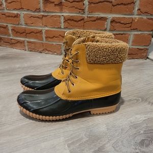 Duck boots